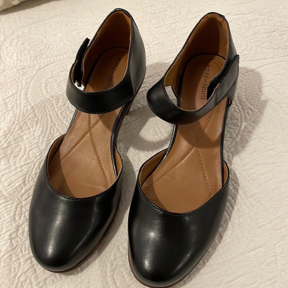 Easy Spirit Casity d'Orsay Mid Pump
 
BLACK PU SMOOTH, Size 8 M